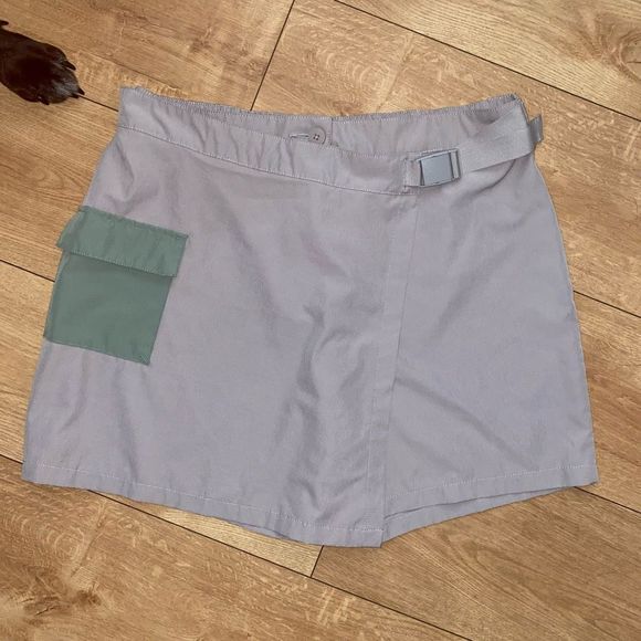 Crane Athletic Gray Buckle Italian Skirt Skort, Size US 8 (IT 44/46) - Picture 3 of 13